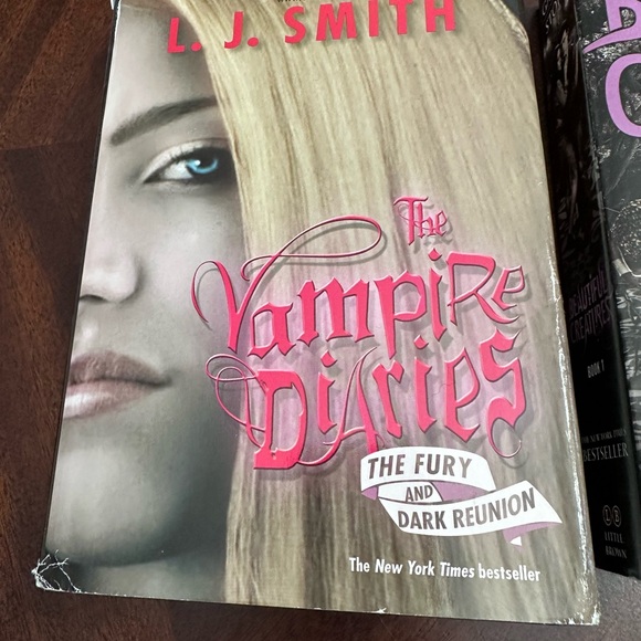 Vampire Diaries Book 1 & Beautiful Creatures Book 1 with poster - Picture 2 of 13